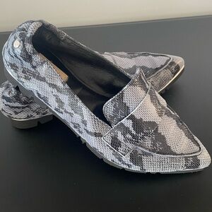AGL Loafer Size 38 Pointed Toe Snakeskin Light and Dark Grey Small Stacked Heels